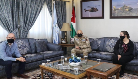 وفد اطباء امريكي يزور جناح النقل الجوي