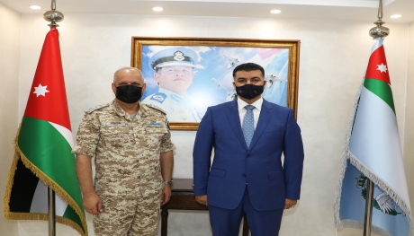 وزير الزراعة يزور قيادة سلاح الجو الملكي