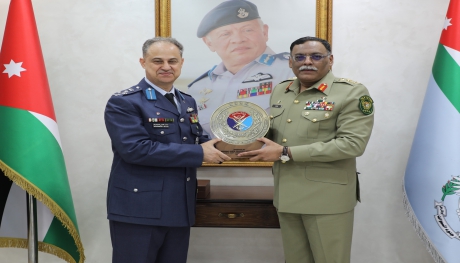 قائد سلاح الجو الملكي يستقبل رئيس هيئة الاركان المشتركة الباكستانية