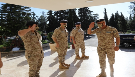 قائد سلاح الجو الملكي يشارك مرتباتها فرحة عيد الفطر