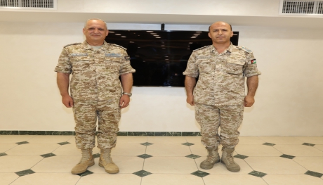 قائد سلاح الجو الملكي يقلد الظباط الرتب الجديدة