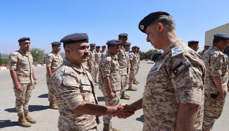 قائد سلاح الجو يهنئ مرتبات وحدة السيطرة بمناسبة عيد الاضحى المبارك