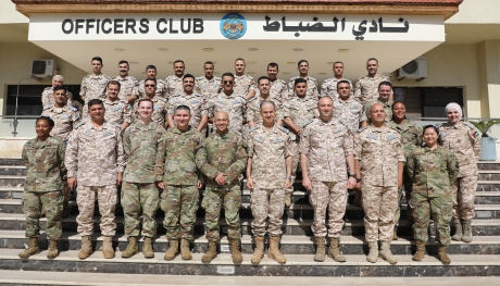 قائد سلاح الجو الملكمي يخرج دورة اساسيات الاستخبارات في قيادة السلاح