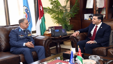 قائد سلاح الجو يزور جامعة العلوم والتكنولوجيا الاردنية