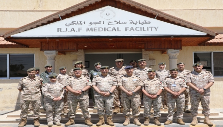 قائد سلاح الجو الملكي يستقبل مدير عام الخدمات الطبية