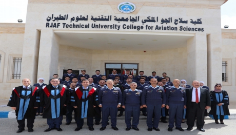 سلاح الجو الملكي يحتفل بتخريج كوكبة من الكلية الجامعية لتقنية علوم الطيران