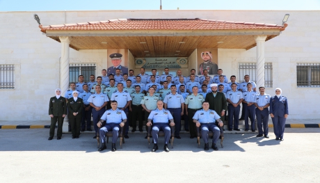 قائد سلاح الجو الملكي يخرج دورة القيادة والاركان الصغرى رقم 111