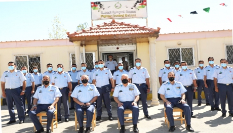 قائد سلاح الجو الملكي يرعى تخريج دورة السيطرة التأسيسية  رقم /81  ودورة نظام القيادة والسيطرة الآلي RJFC3 للظباط  رقم 12 في مدرسة السيطرة الجوية