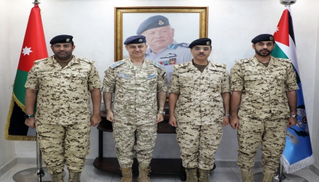 قائد سلاح الجو الملكي يستقبل وفد عسكري بحريني