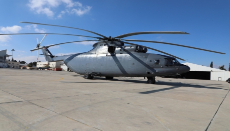 وصول الطائرة الثانية من طراز (MI-26 T2) الأضخم في العالم الى سلاح الجو الملكي