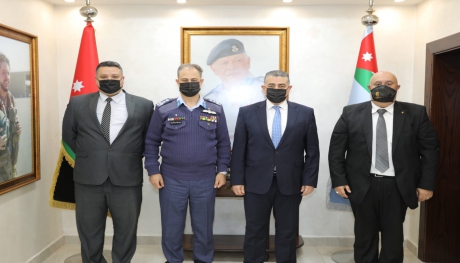 المدير التنفيذي للتحول الرقمي لمجموعة طلال ابو غزالة يزور قياده سلاح الجو الملكي 