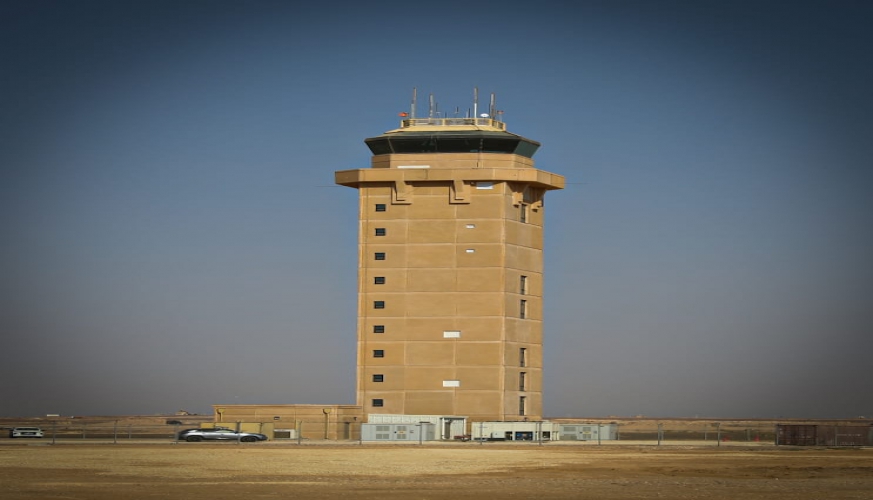 اللواء الركن الحنيطي يزور قاعدة الشهيد موفق السلطي الجوية ويفتتح مجمعاً تجارياً