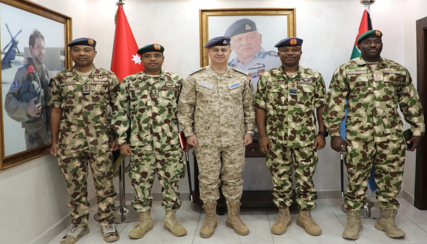 قائد سلاح الجو الملكي يستقبل رئيس أركان الجو النيجيري