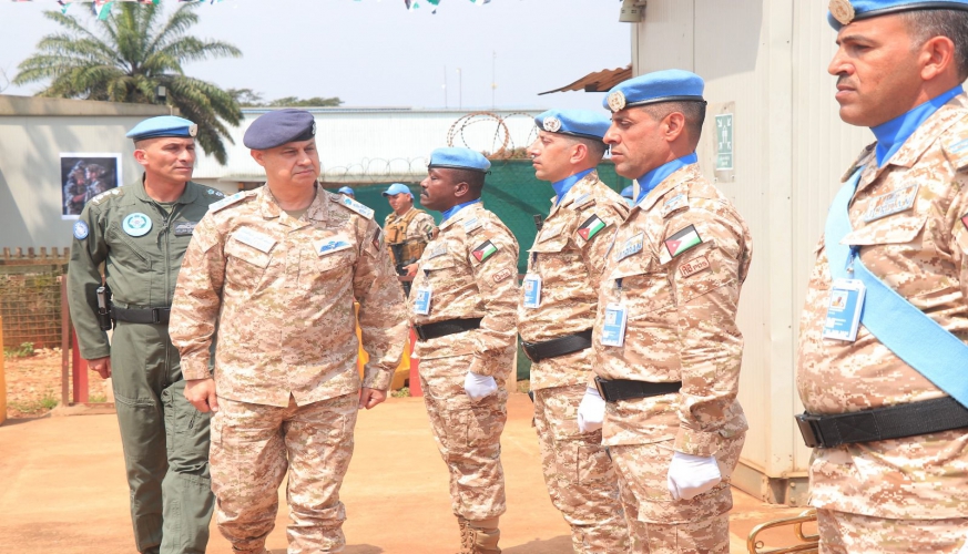 وفد من القيادة العامة يتفقد وحدة الطائرات العمودية الأردنية الكونغو/1 في أرض المهمة