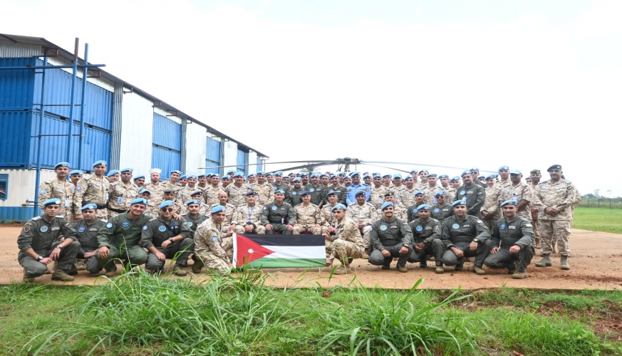 وفد من القيادة العامة يتفقد وحدة الطائرات العمودية الأردنية الكونغو/1 في أرض المهمة منه