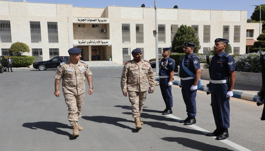 قائد سلاح الجو الملكي يستقبل  آمر القوة الجوية الكويتية